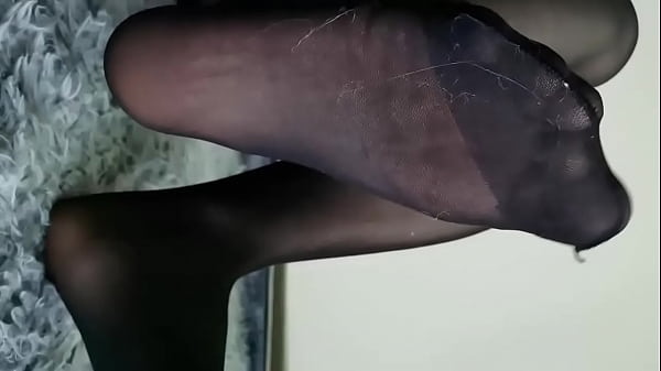 Ingin Dihujani Sperma Di Kaki Hitamku Yang Genit