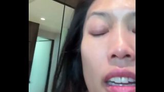 Gadis Tionghoa Yang Haus Perhatian Dan Nafsu