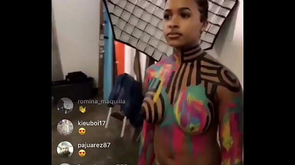 Tetesan Puting Susu Di Siaran Langsung Instagram