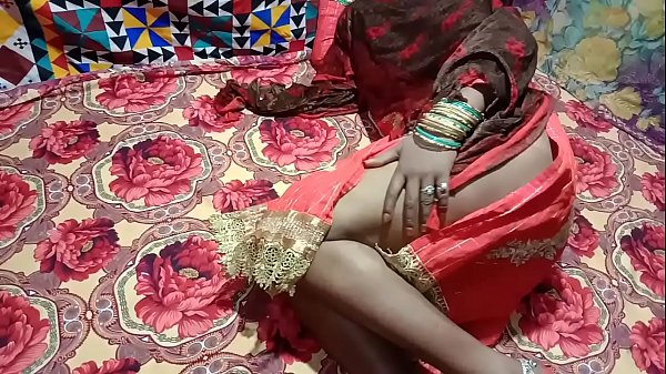 सास की गर्म देह को अपने नीचे रगड़ते हुए