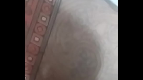 Bicara Kotor Di Telinga Istriku Annu, Pakai Earphone Biar Makin Hot