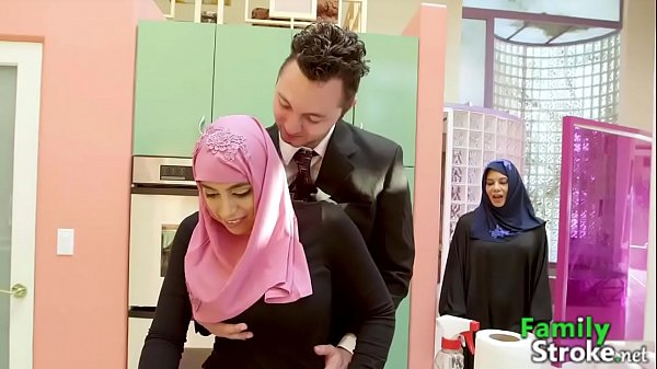 Arab Tiri Yang Menggoda Mendapatkan Batang Keras Kakak Tirinya