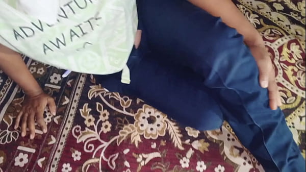 Desi Bhabhi Ka Pani Se Devar Ko Naha Dena, Chudai Mein Bhari Hd Maza