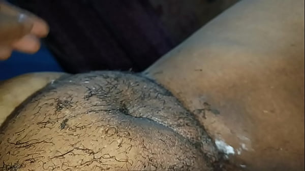 Pemangkasan Bulu Kemaluan Istri Desi Yang Menggairahkan Oleh Suami