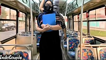 Istri Muslimah Pulang Kuliah Sendirian Di Bus, Pria Asing Langsung Menghamili Di Balik Hijabnya