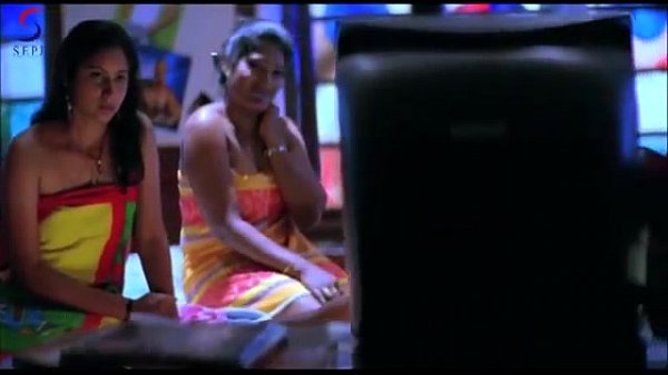 Ngentot Bareng Cewek Nakal Nonton Mms – Adegan Panas – Zehreeli Nagin [2012] – Hindi Dubbing
