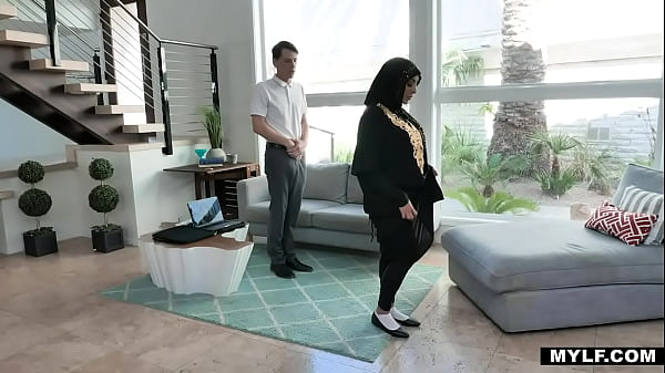 Milf Arab Menggila Mengidam Kontol Muda – Kylie Kingston