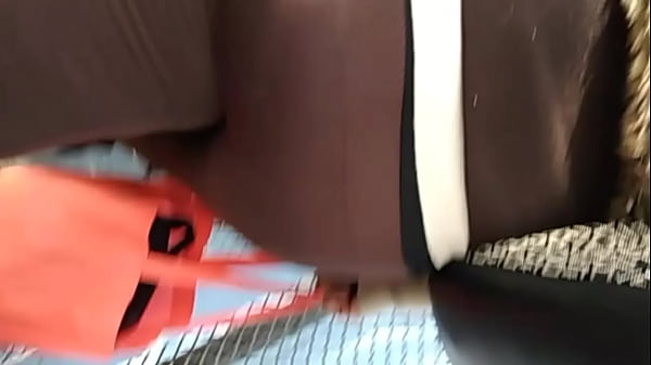Tetek Montok Berjalan Ke Kantor