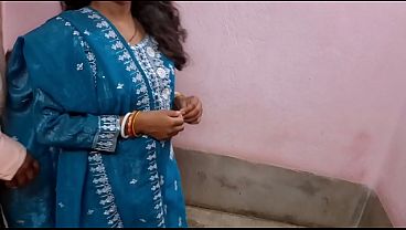Desi Pembantu India Kepanasan, Dihajar Habis-habisan, Kontol Robek Memek Sempit Pertama Kali, Gerak Kasar, Ngewe Panas