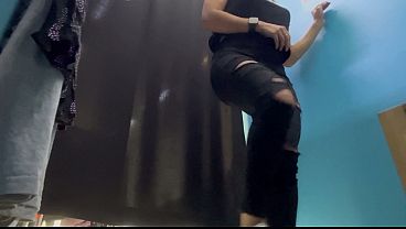 Ruang Ganti. Cewek Rusia Montok Dengan Tetek Gede Dan Puting Ranjang, Ganti Baju Sambil Nunjukin Semuanya.