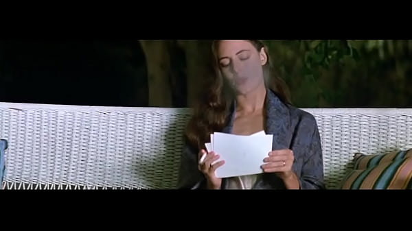 Patricia Healy, Bulan Cina Panas 1994, Bibir Basah, Siap Digigit.