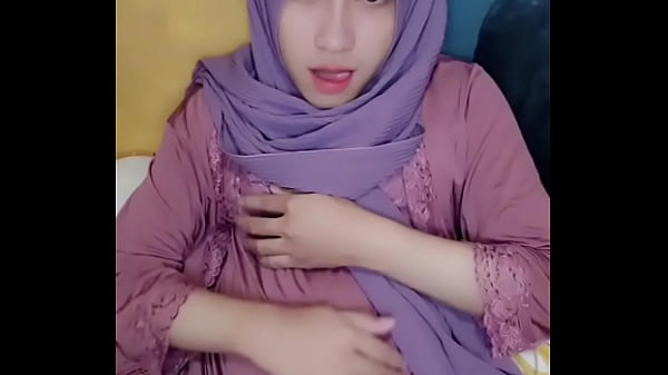 Buka Jilbab, Pamer Tubuh, Main Sendiri.