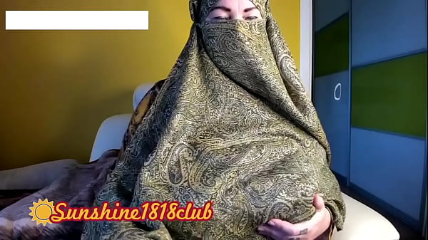 Ibu-ibu Turki Arab Berhijab Montok, Toket Gede, Rekaman Webcam 10 November.