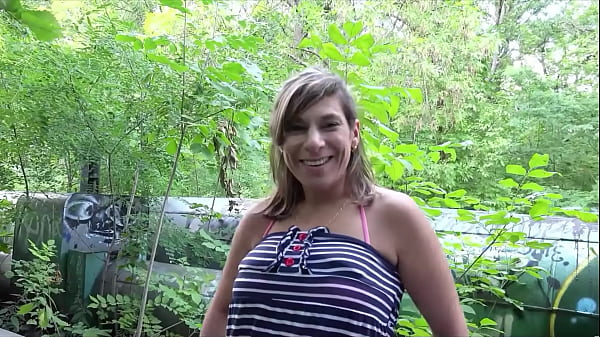 Farah Yang Matang: Petualangan Mesum Di Tempat Terlantar Berlin