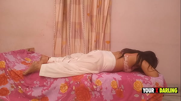 Hari Ke-3, Ibu Tiri Sakit Pinggang, Anak Tiri Ngewe Sambil Pijat Dia.