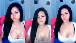 Belahan Dada Basah Bebyleon, Bikin Liper Minta Jilat