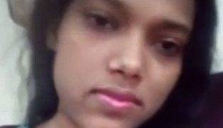 Coli Sengit Desi Cewek Kaitlyn Bikin Muncrat