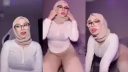 Hijab Goyang Binal, Pantat Mulus Bikin Mupeng