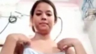 Viral Bugil! Cewek Guwahati Buka Bra, Topless Bikin Panas!