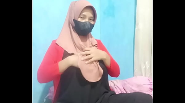 Gadis Berjilbab Mainin Dildo Sampe Crot, Nikmatin Sendiri.