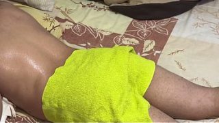 Ibu Mertua Montok Bantuin Mantu, Pijat Berujung Ranjang.