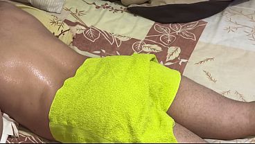 Ibu Mertua Montok Bantuin Mantu, Pijat Berujung Ranjang.