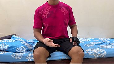 Ibu Tiri Bantu Anak Tiri Yang Luka Mandi, Malah Ngerayu Dia. Akhirnya Ngisep Kontolnya, Sebelum Digenjot Keras.