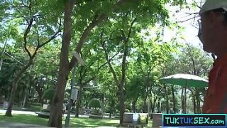 Gadis Thai Mungil Diculik Di Dalam Tuk Tuk Lalu Digebukin Habis-habisan