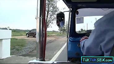 Bokep Thailand, Ibu-ibu Seksi Digetar Di Jalan, Langsung Dibawa Muter-muter