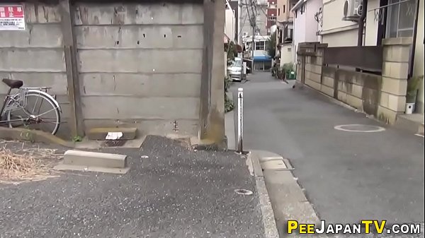 Orang Asia Ini Nggak Tahan Lagi, Crot Di Tempat.