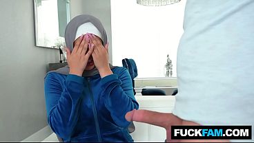 Tetangga Hijabku Kena Kejutan Kontol Besar, Sophia Leone Dan Nicky Rebel Bikin Nggak Tahan