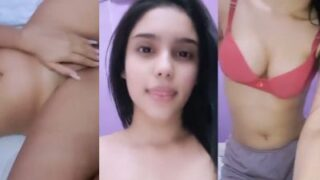 Cewek Puneri Maharashtrian Bugil Total, Jari Mainin Memek Basah.