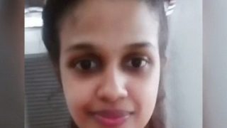 Mallu Cewek Kottayam Pamer Bugil Sambil Merem Melek.