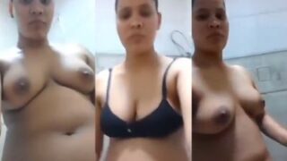 Seorang Wanita India Merekam Video Bugilnya Untuk Selingkuhan.