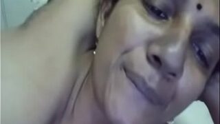 Tamil Tante Bugil Goyang-goyangin Teteknya Pas Video Call Langsung.