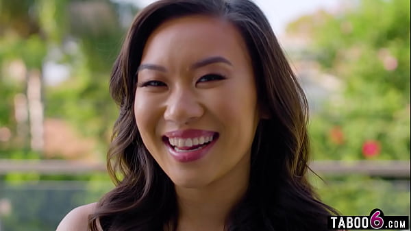Ngentotin Kimmy Kimm, Cewek Mungil Asia Yang Doyan Dijitak Pantatnya.