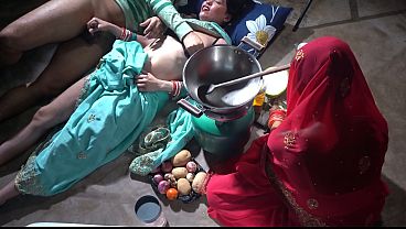 Ibu Tiri Lagi Masak Di Dapur, Langsung Digebukin Gaya India, Suara Desahan Bikin Makin Panas.