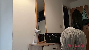 Sengaja Nunjukin Kontol Tegang Ke Ibu Tiri Biar Dia Ngeliat Jelas.