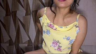Cewek India Montok, Rutinitas Hariannya Bersihin Memek Dan Pipis. (a.i)