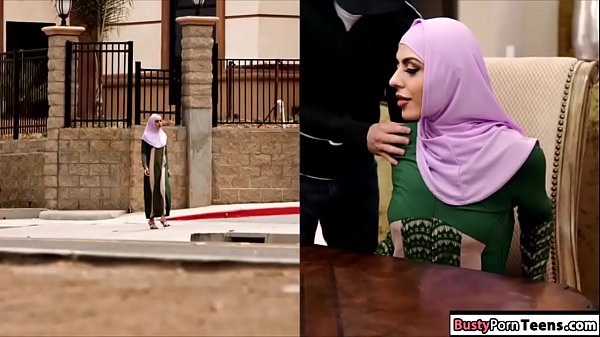 Gadis Arab Ngencengin Kontol Dan Digenjot