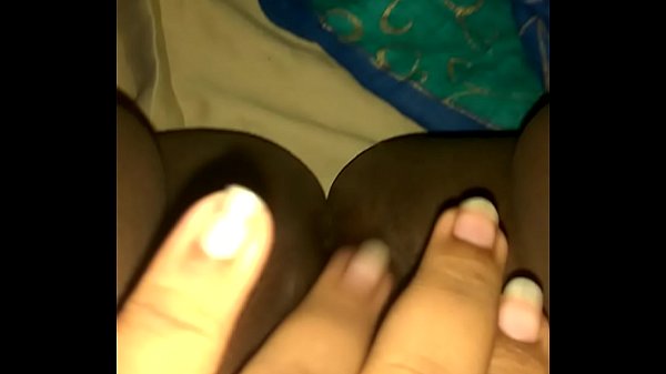Desi Cewek Lagi Mainin Memek Sendiri Sampe Basah.