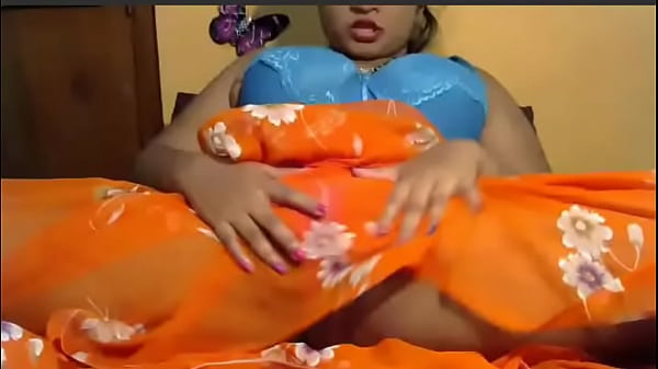 Desi Bhabi Basah Becek, Siap Digaruk