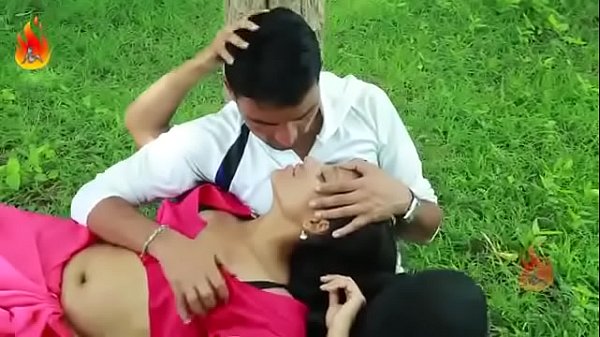 Desi Bhabhi Lagi Ngocok Sama Bocah Di Taman, Basah Semua