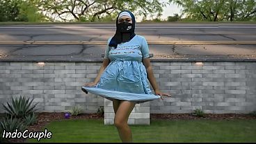 Hijab Cewek Pelajar Jogging Di Tempat Umum, Nyepong Cari Duit