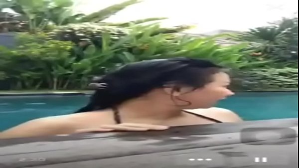 Ngentot Di Kolam Renang Pas Live, Bikin Basah Makin Nikmat