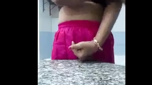 Desi Bhabhi Mandi Kamar, Basah Kuyup, Siap Digoda.