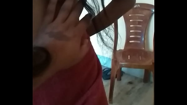 Desi 15, Cewek Seksi Bergoyang Di Resort, Bikin Pengen Gigit Bibir.